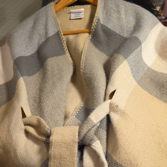 Plaid Beige and Gray Shawl Wrap - Picture 5 of 5
